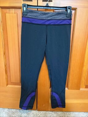Lululemon Black Leggings Size 4 GUC